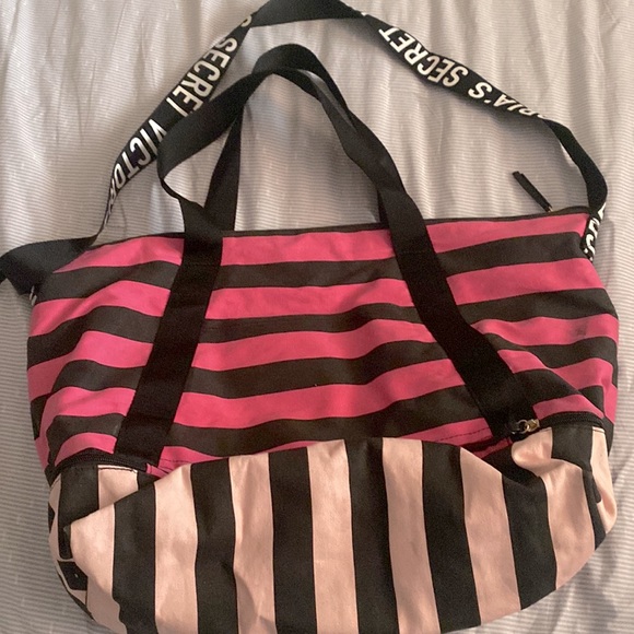 Victoria’s Secret Overnight Bag - Picture 3 of 3